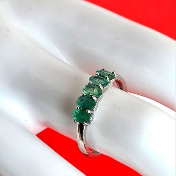 Sterling Silver Ring with Emerald Green Stones - Picture 7 of 11